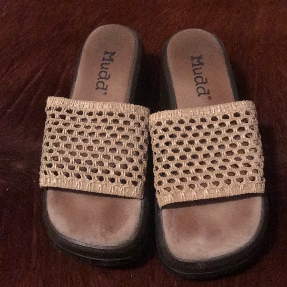 Sandals Neutral Color.